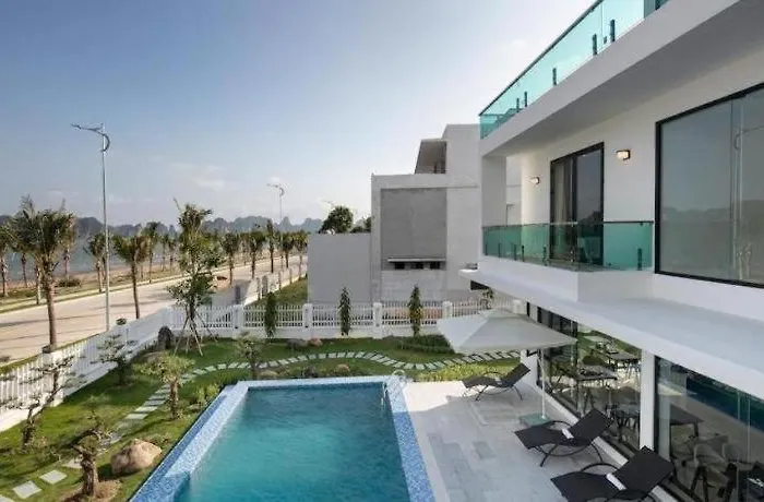 Tuan Chau Kingly Hotel 4*