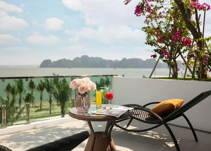 Tuan Chau Kingly Hotel