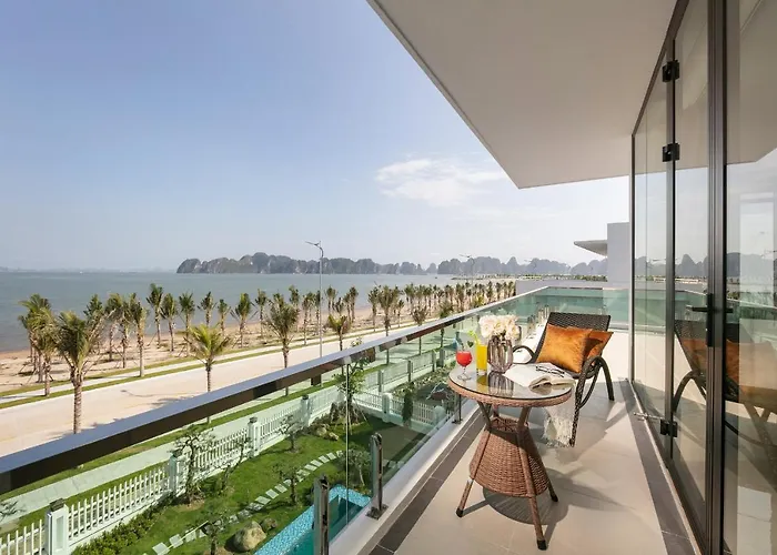 Tuan Chau Kingly Hotel
